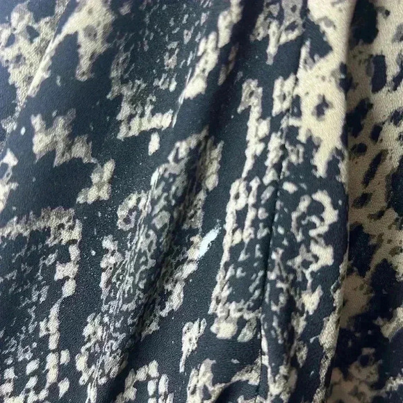 Vince Camuto Lace Yoke Snake Charm Long Sleeve Top Size Medium Rich Black - Picture 12 of 12